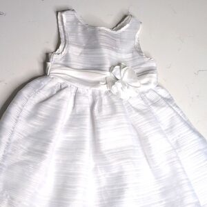 2T beautiful White dress